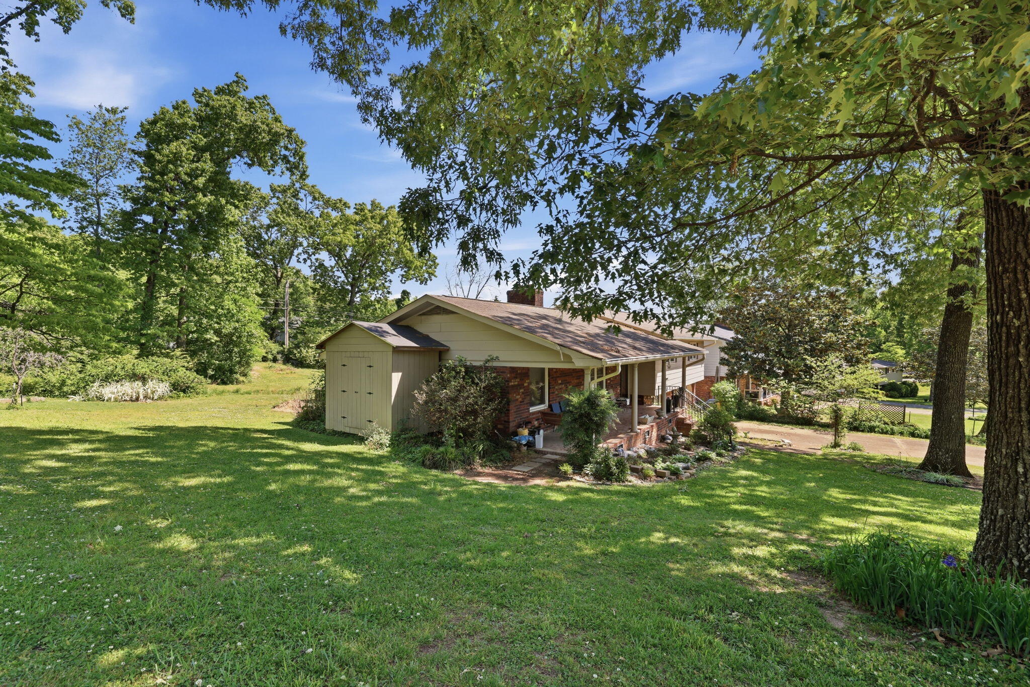 1325 N Glen Drive
