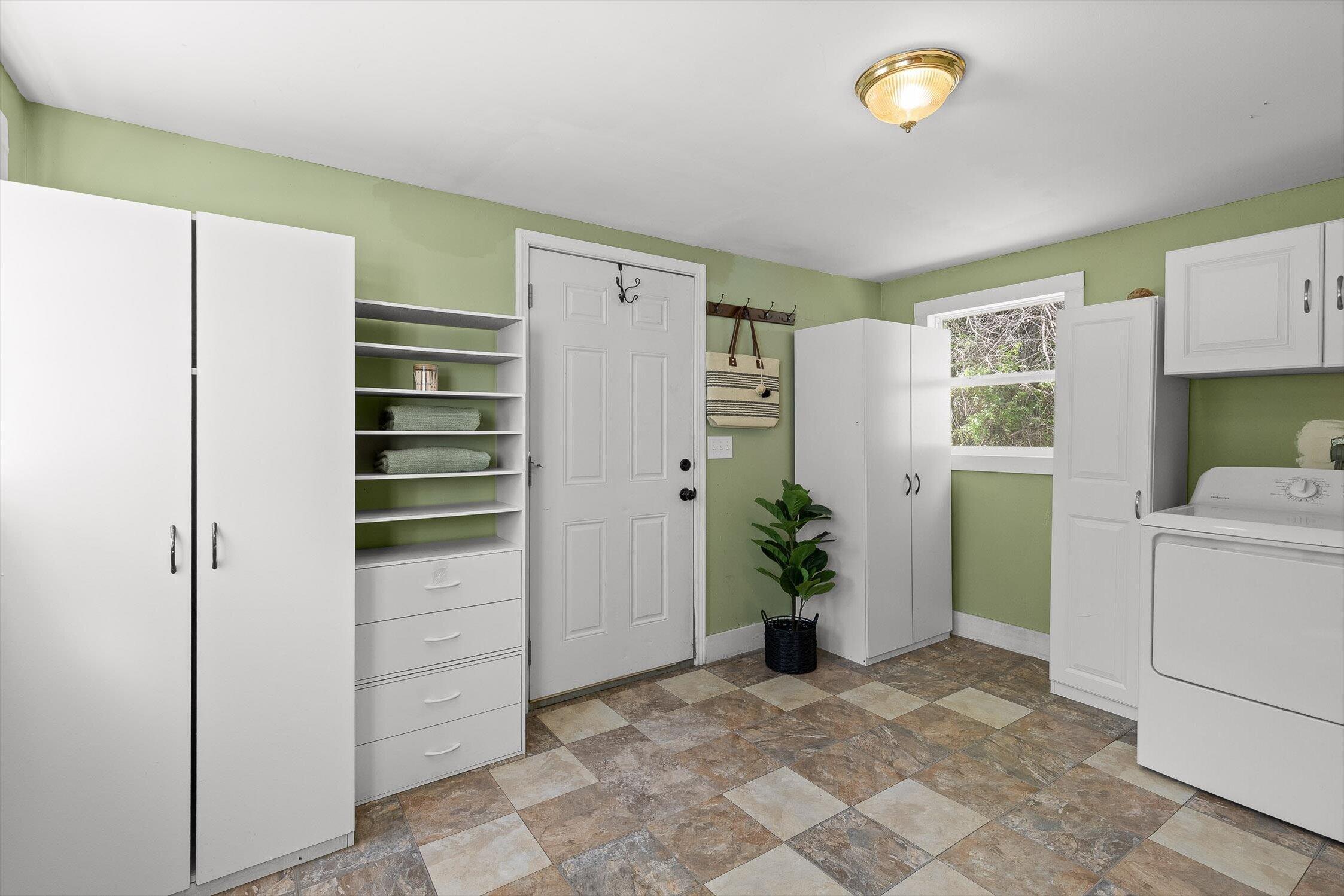 112 Hedgewood Drive
