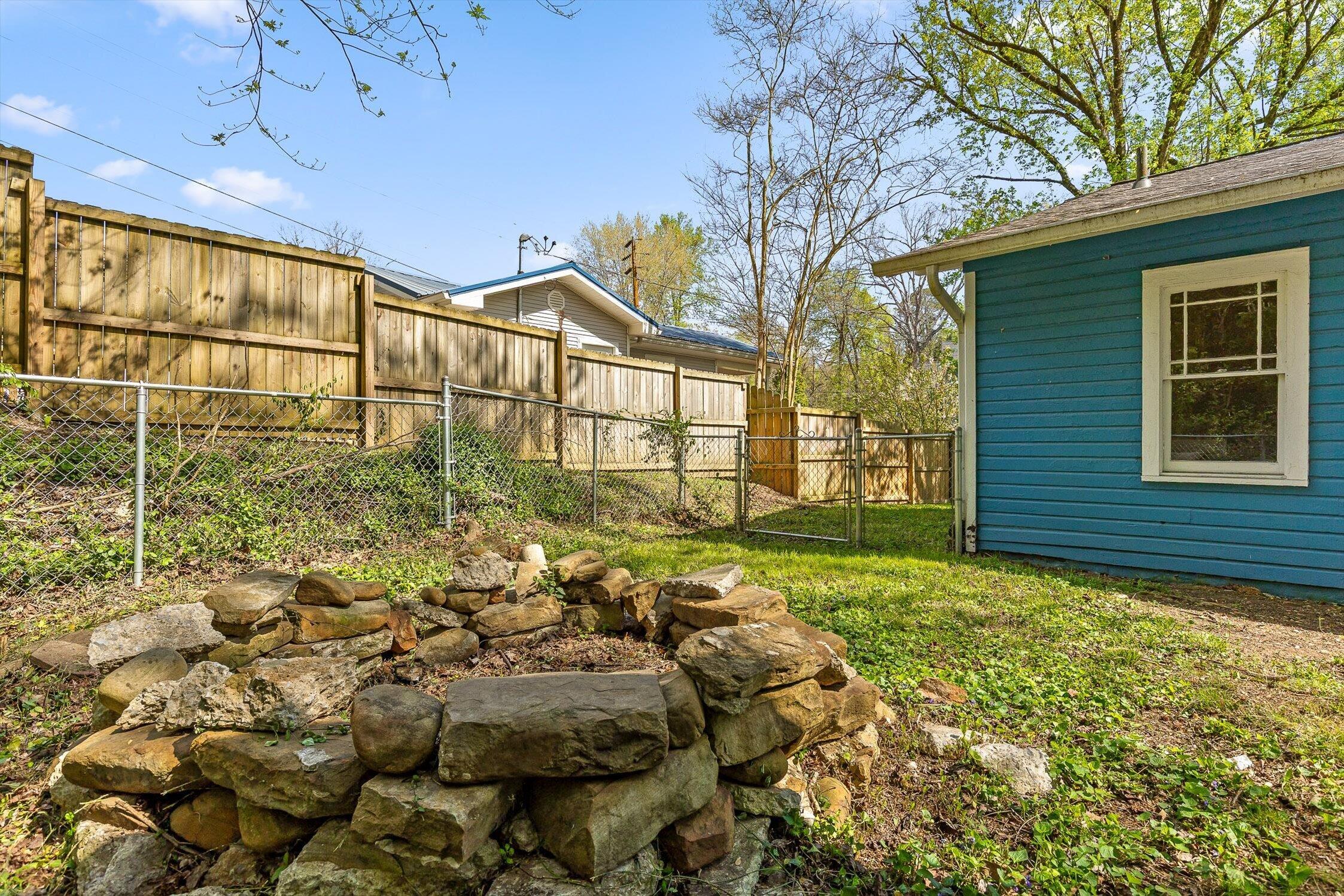 112 Hedgewood Drive