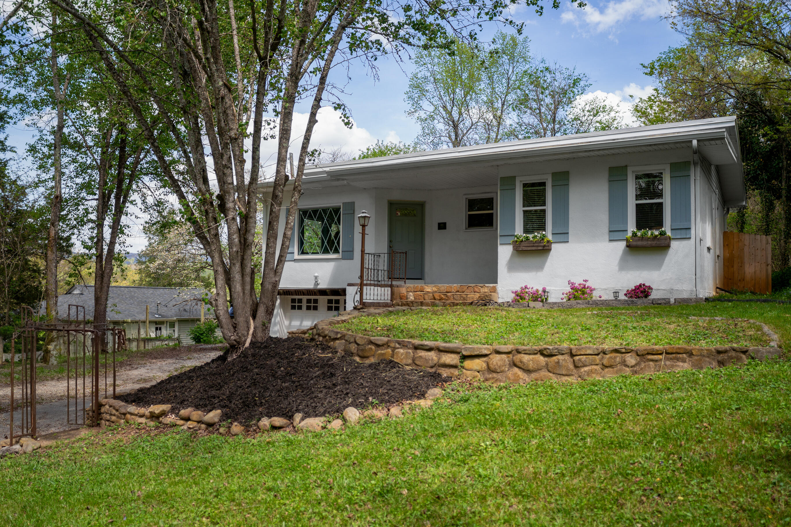 21 Dowlen Road