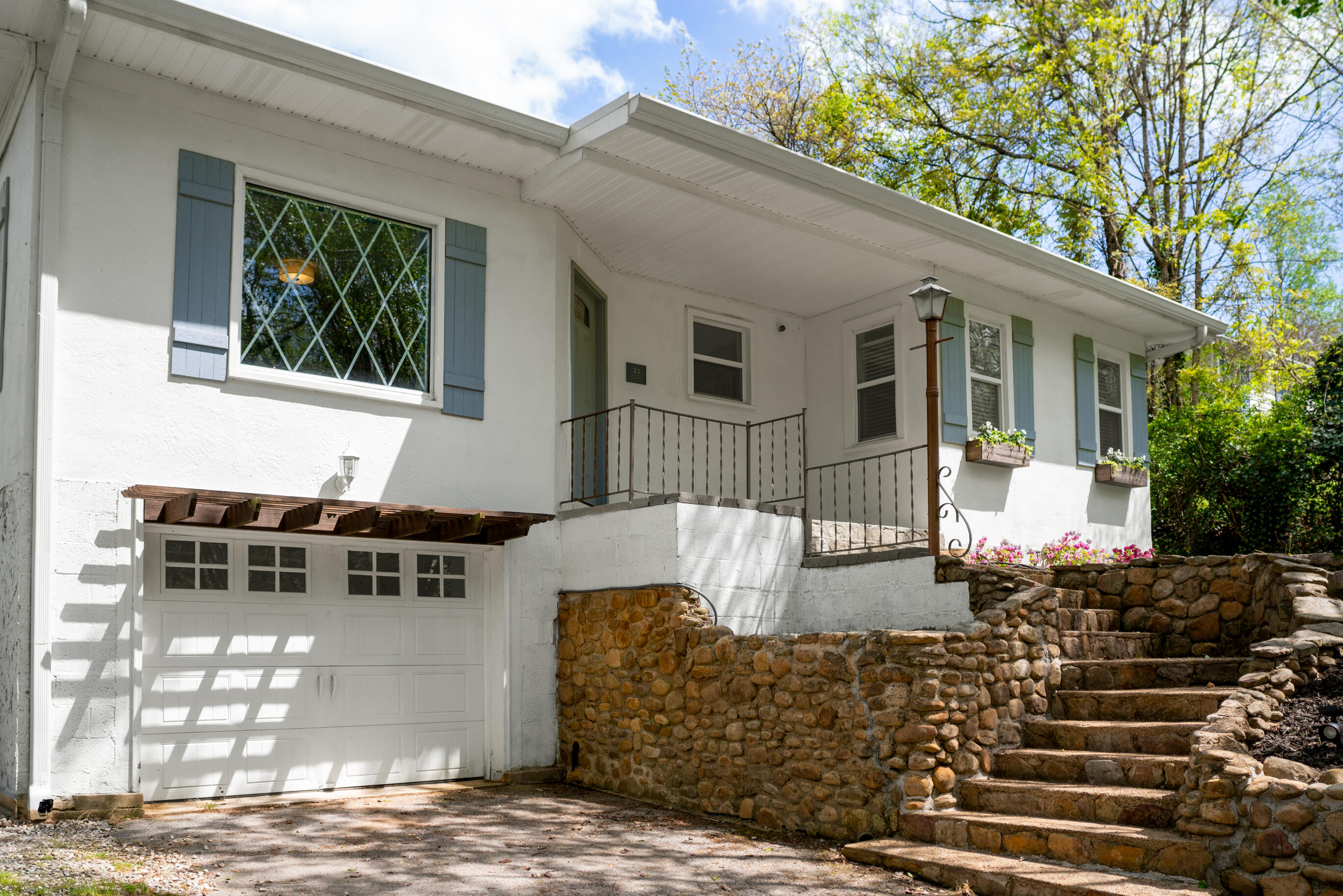 21 Dowlen Road
