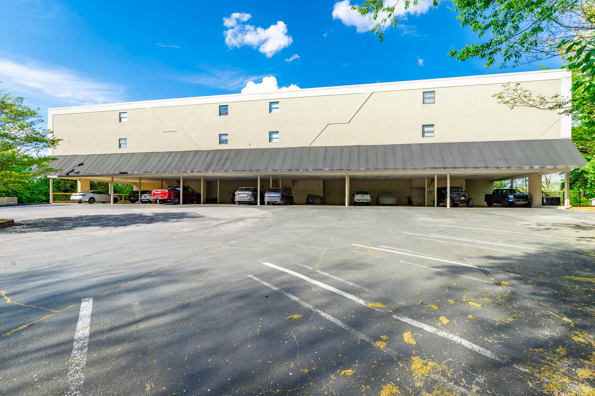 120 Douglas Street, B5