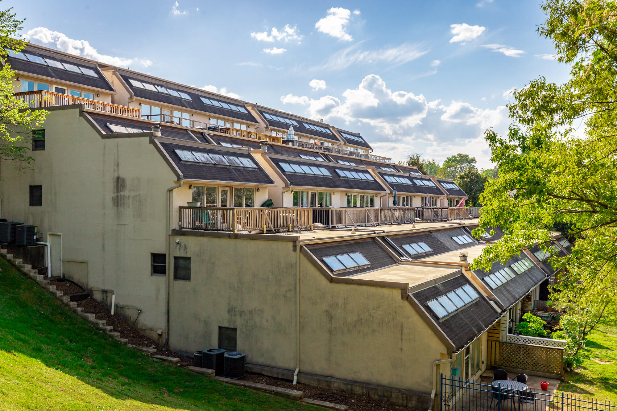 120 Douglas Street, B5