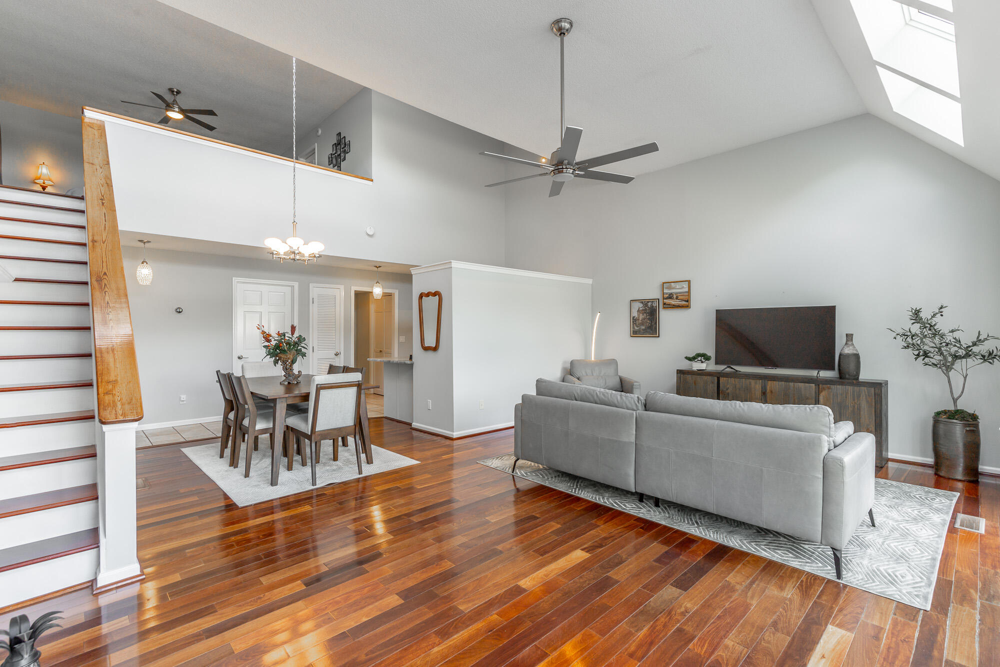 120 Douglas Street, B5