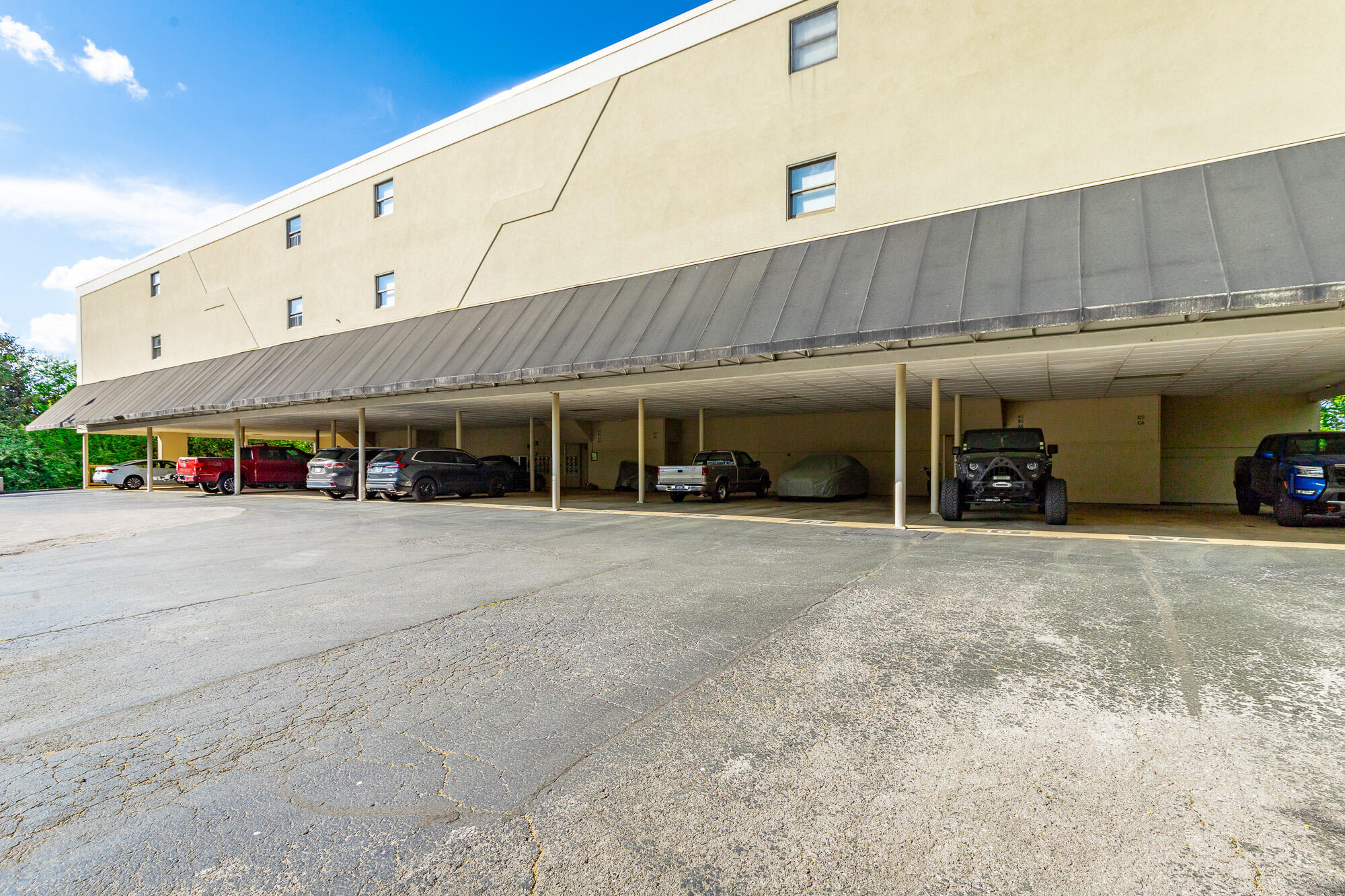 120 Douglas Street, B5
