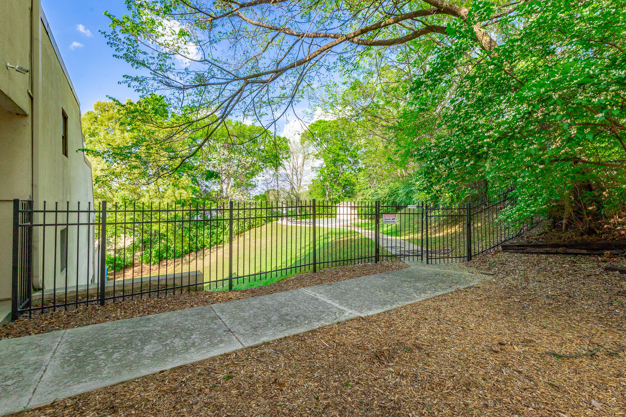 120 Douglas Street, B5