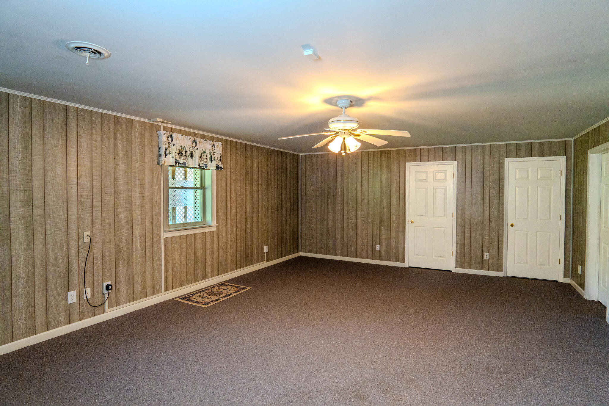 160 Deer Trail NW