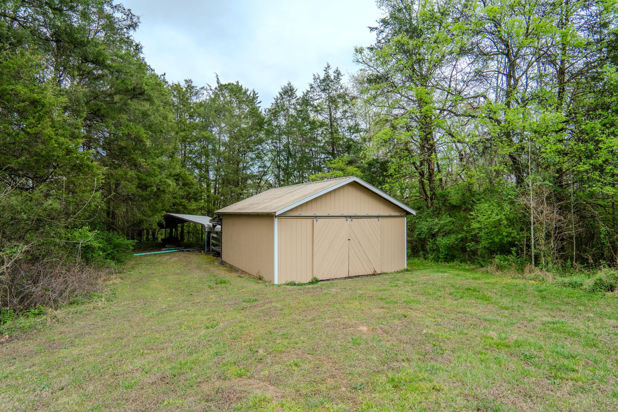 160 Deer Trail NW
