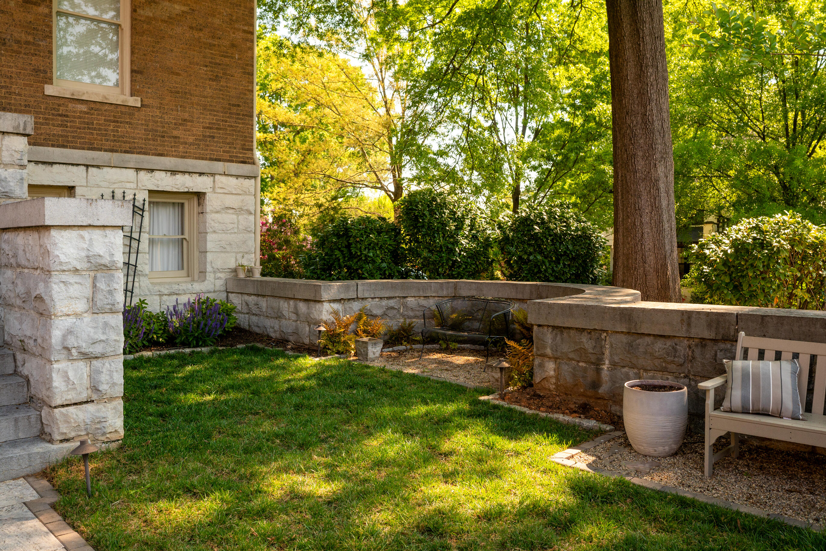 900 Vine Street, 8