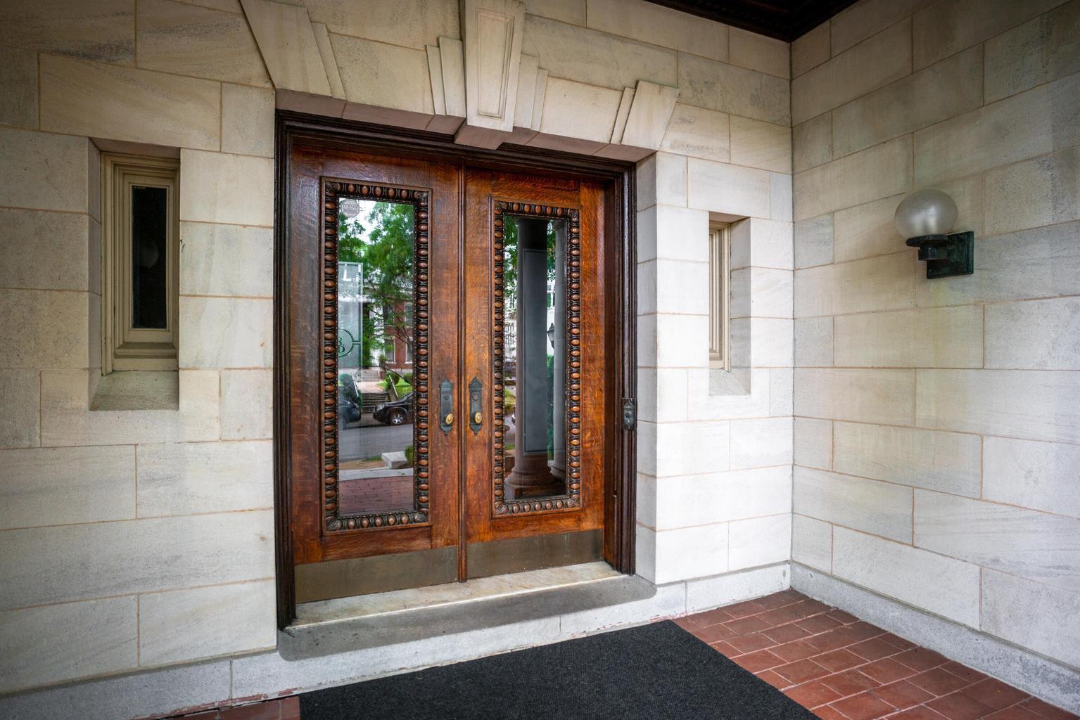 900 Vine Street, 8