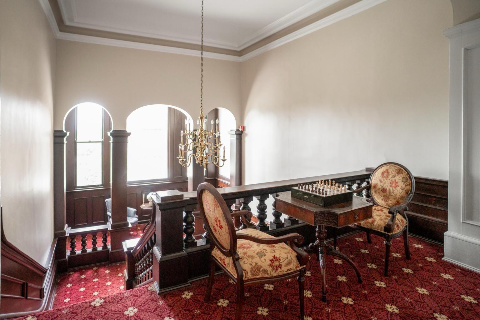 900 Vine Street, 8