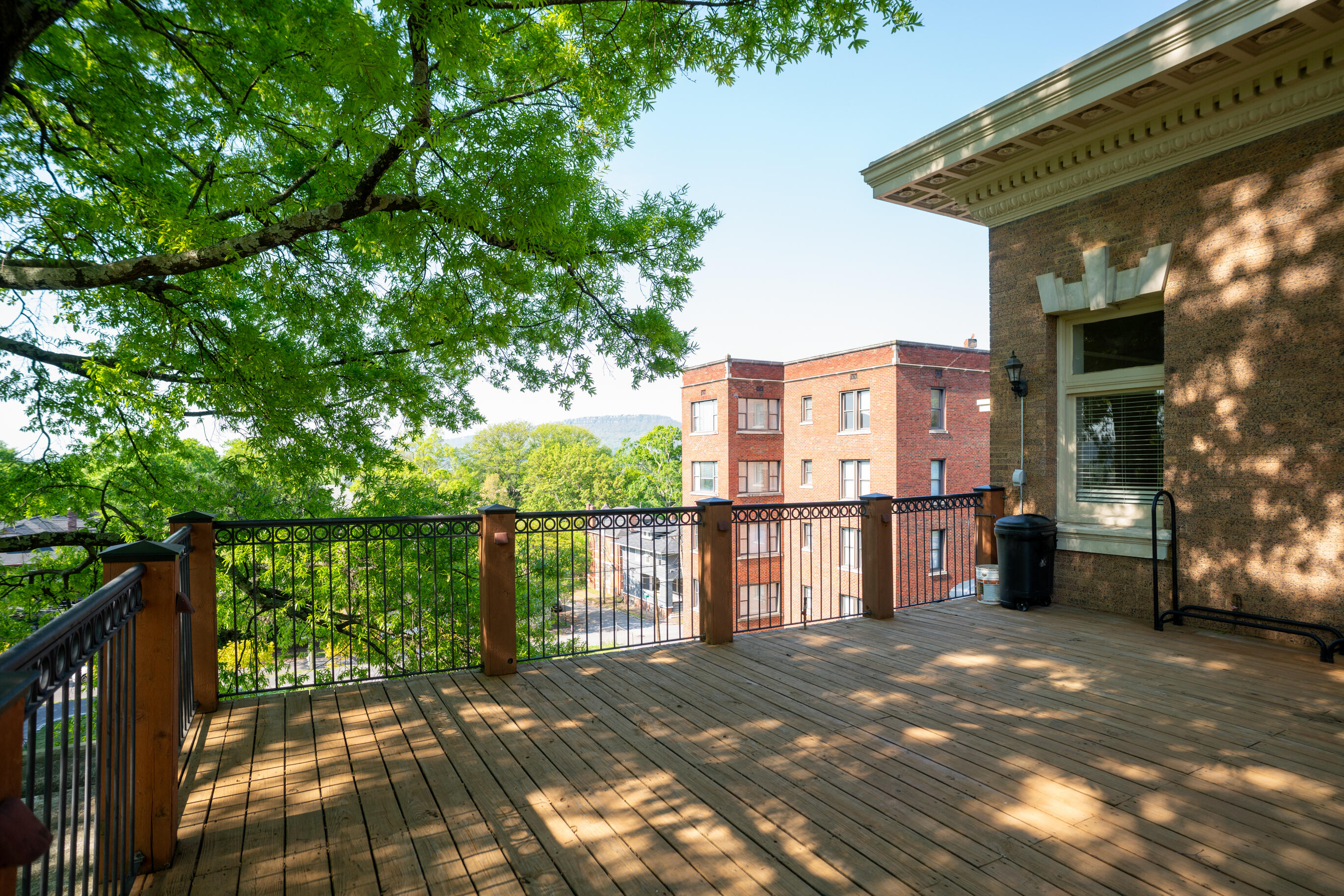 900 Vine Street, 8