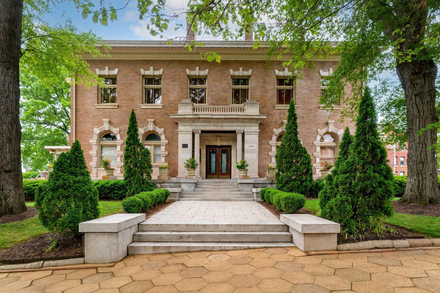 900 Vine Street, 8