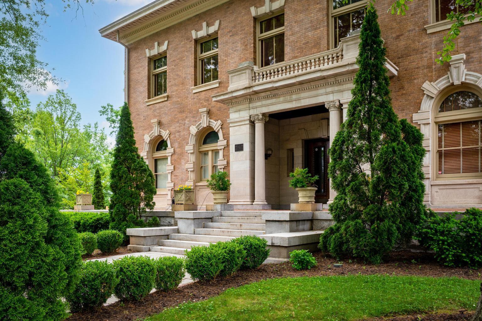 900 Vine Street, 8