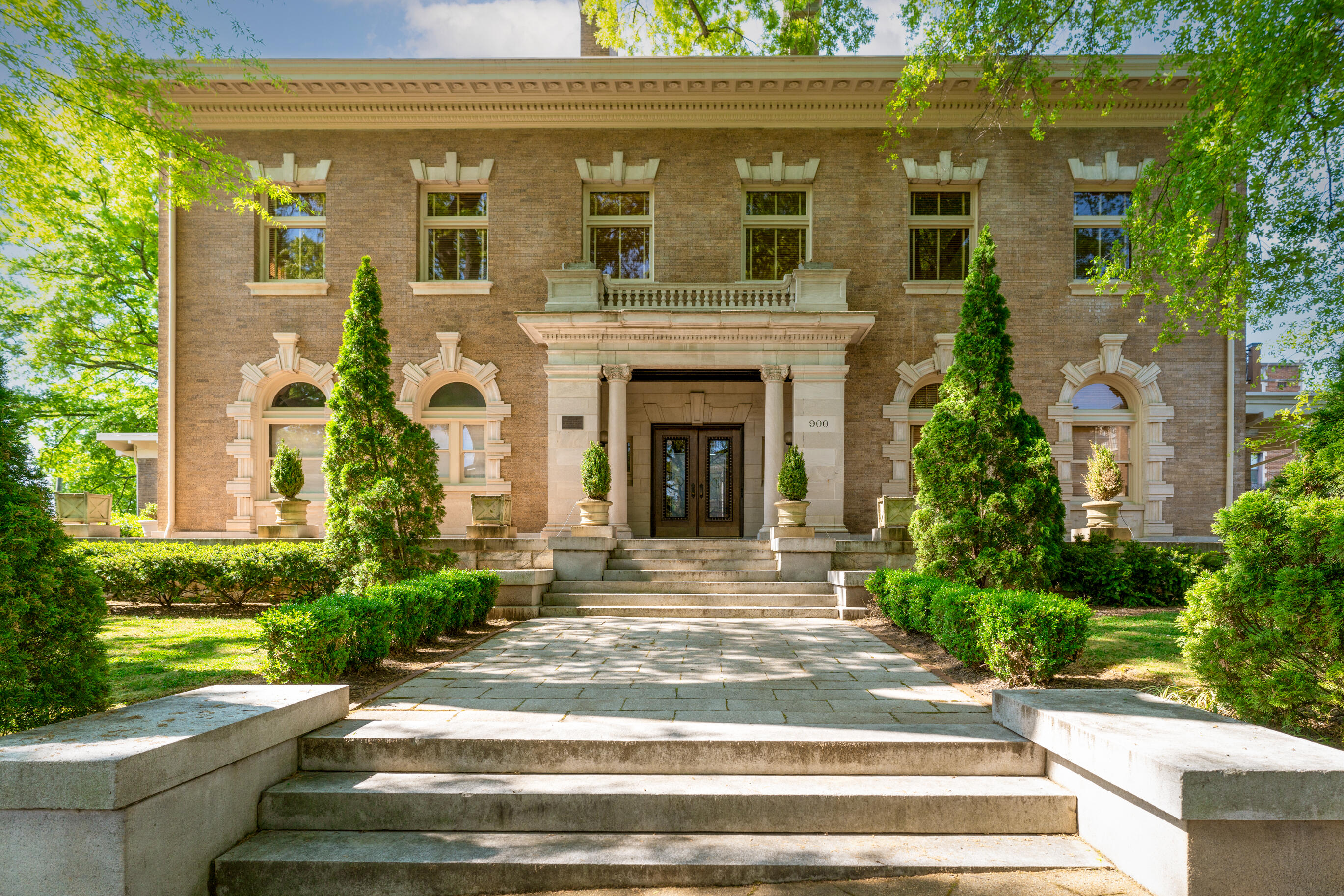 900 Vine Street, 8