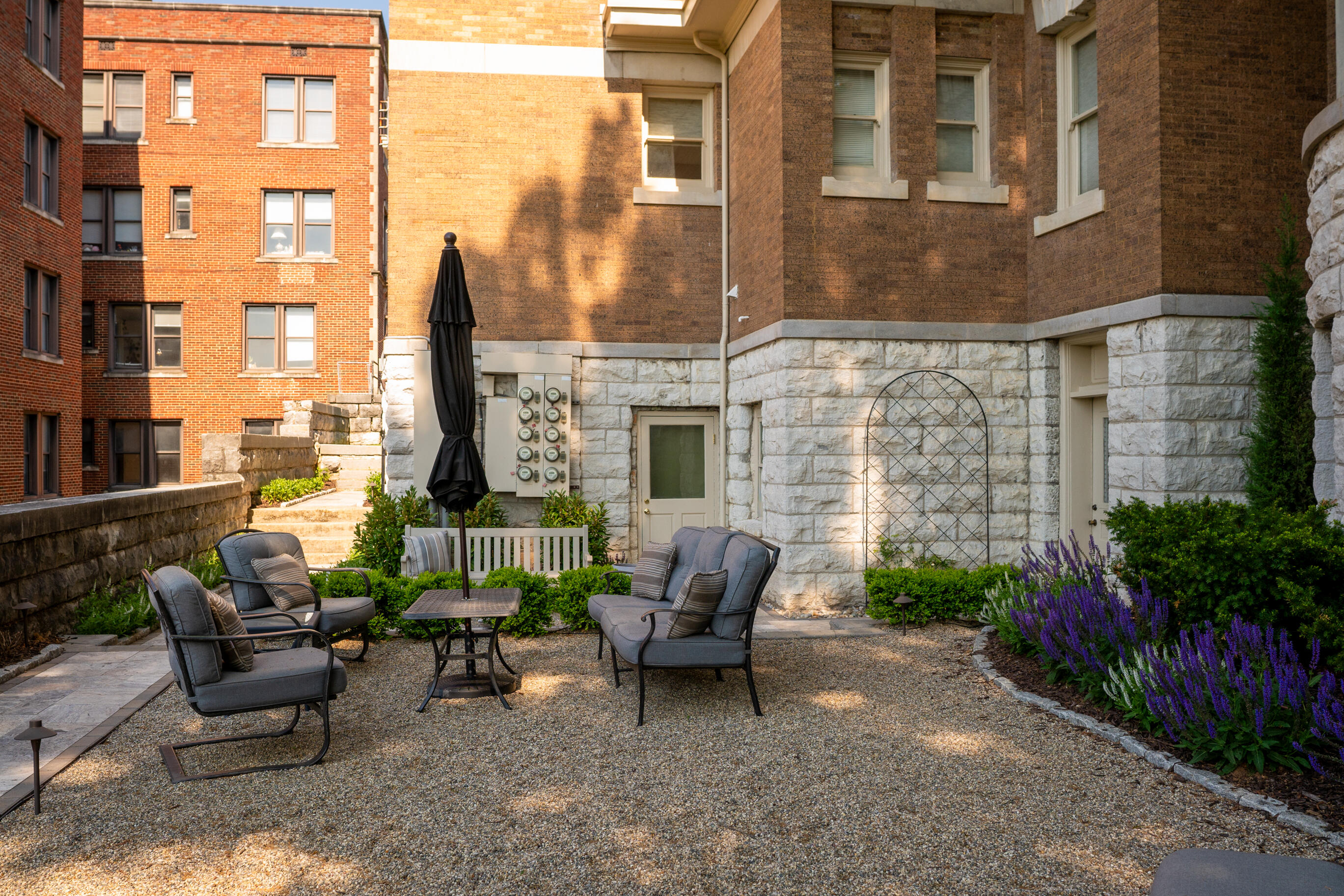 900 Vine Street, 8