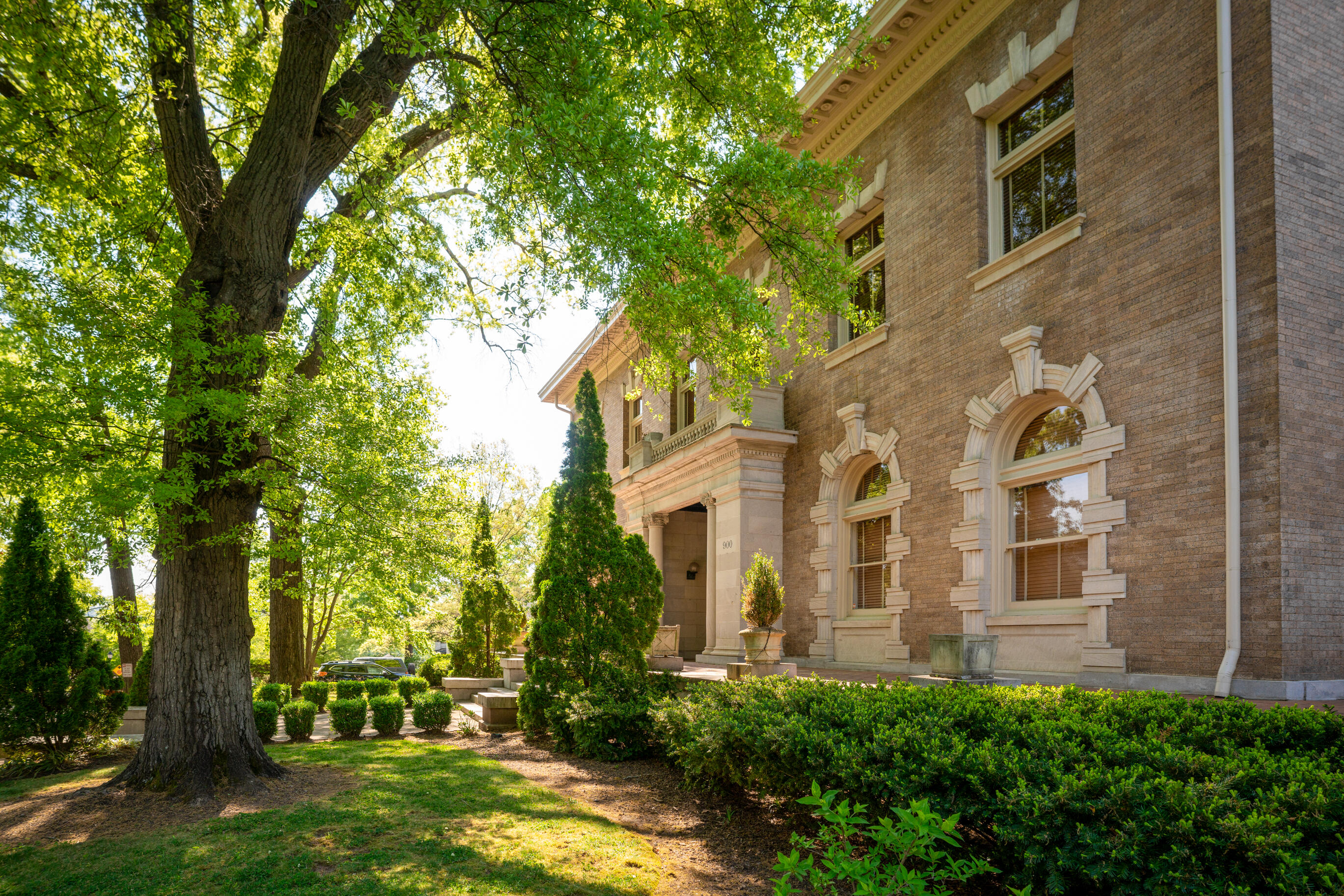 900 Vine Street, 8