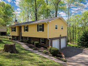 720 Whisperwood Trail NE