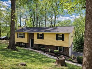 720 Whisperwood Trail NE