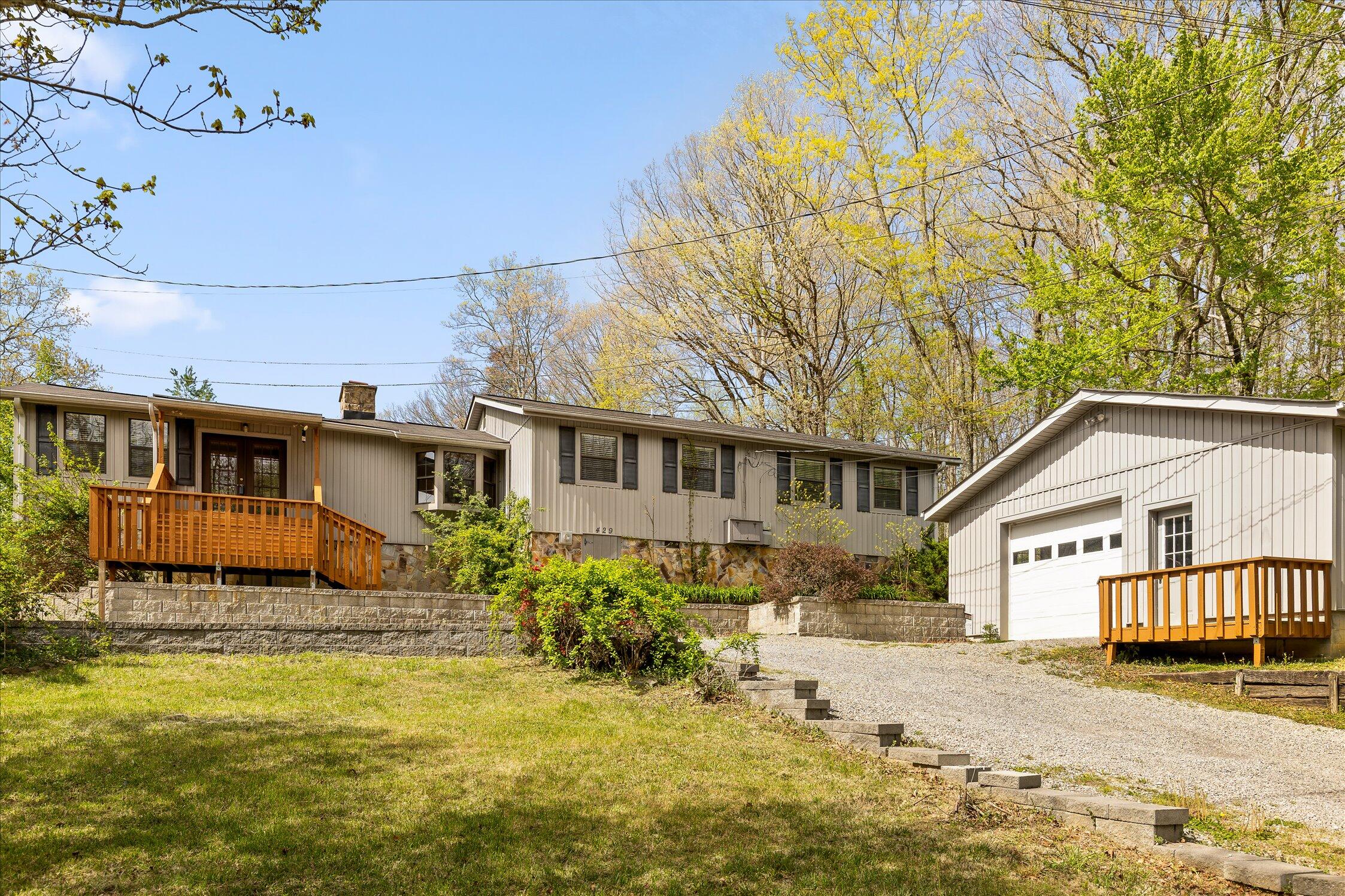 429 St Simon Trail