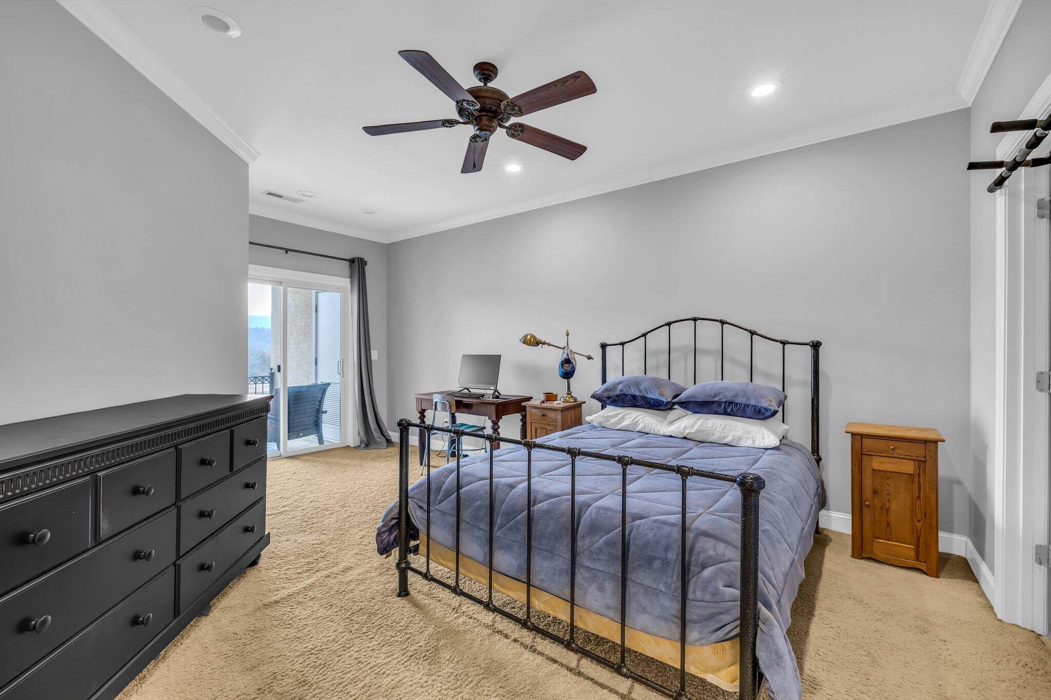 707 Renaissance Court