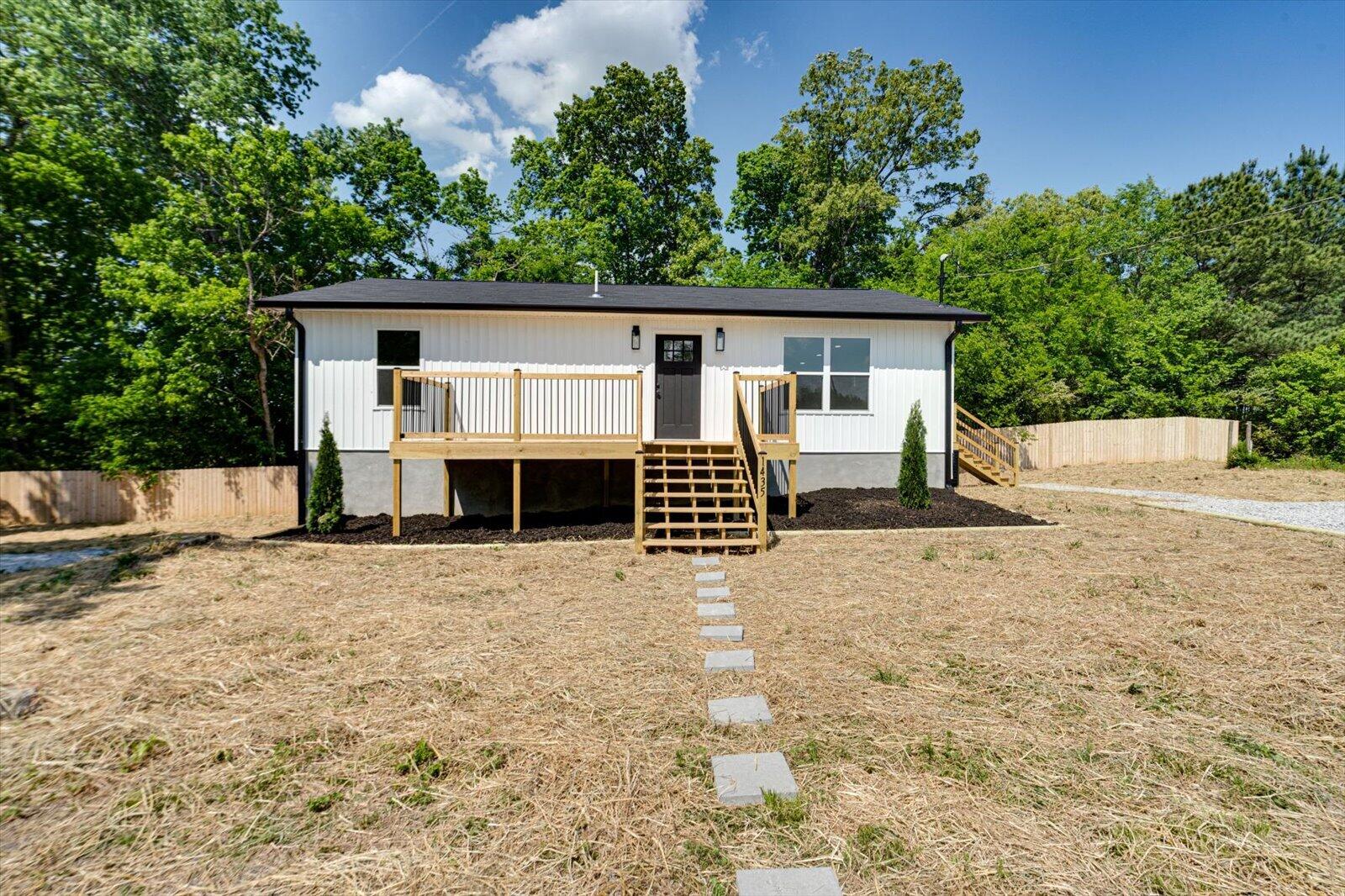 1435 Alley Street NE