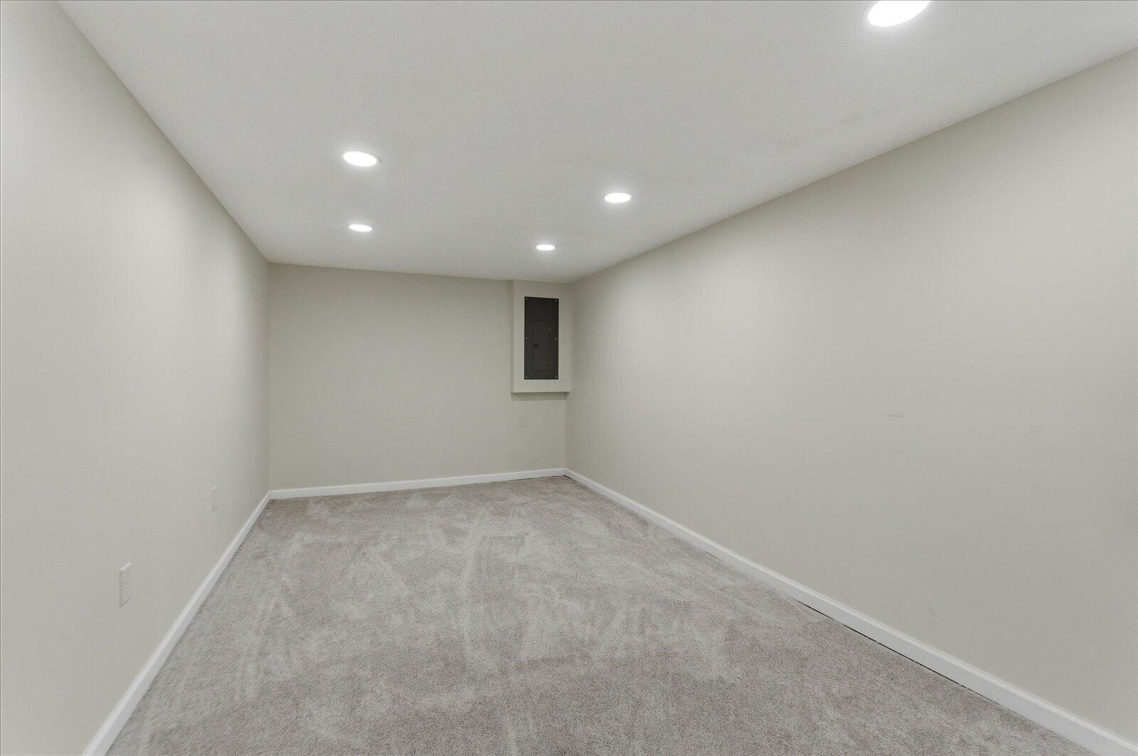 1435 Alley Street NE