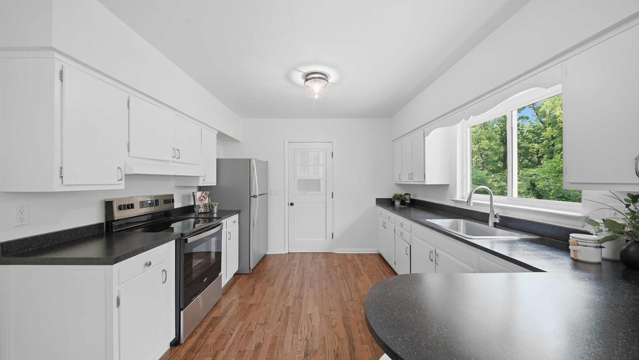 3925 Forest Highland Drive