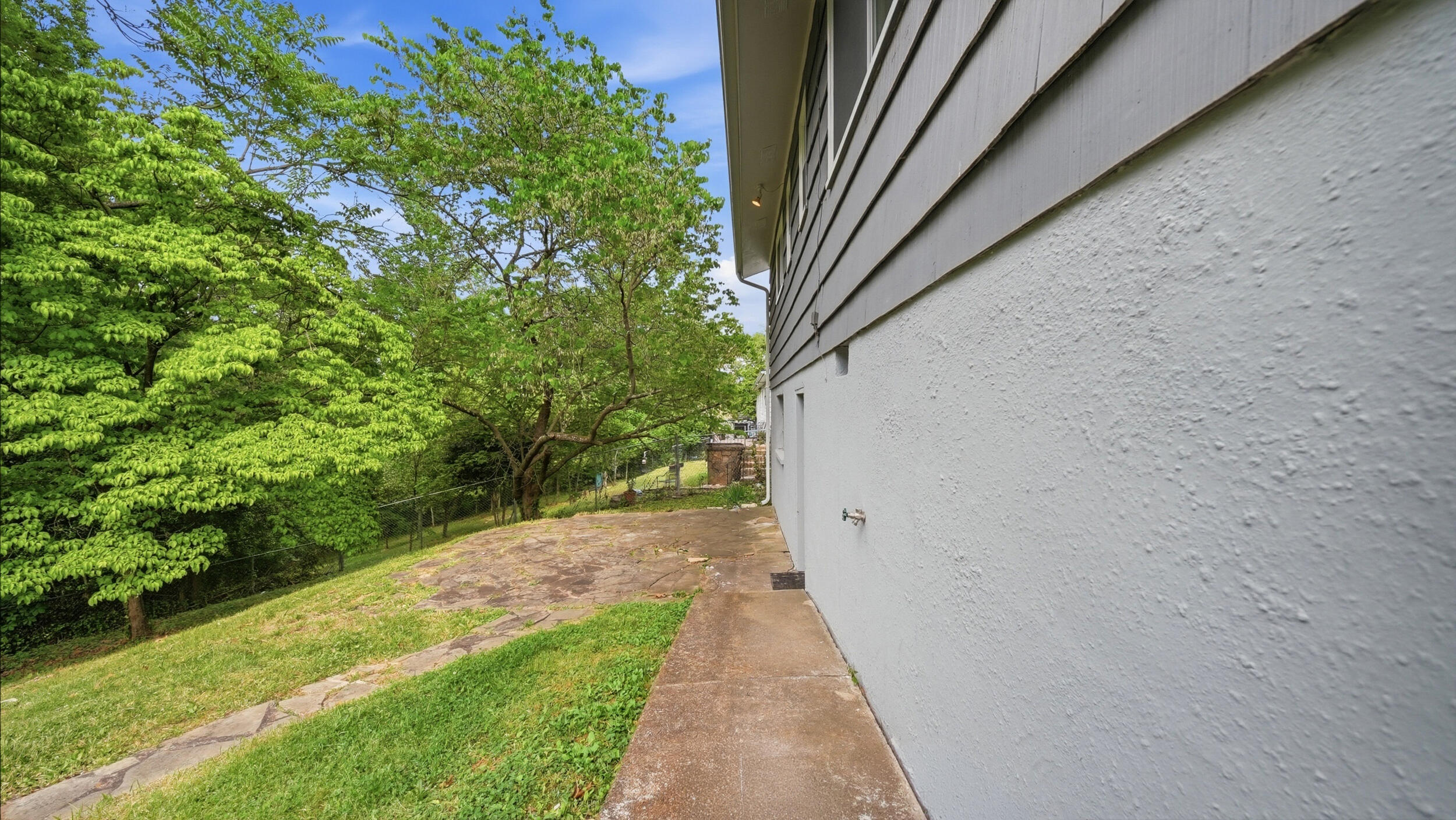3925 Forest Highland Drive