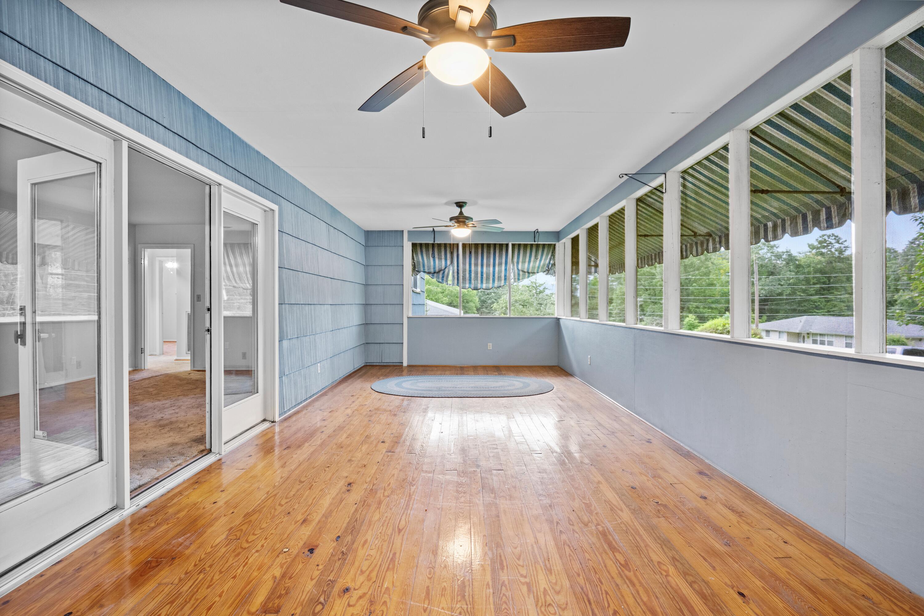 3841 Rollingwood Drive