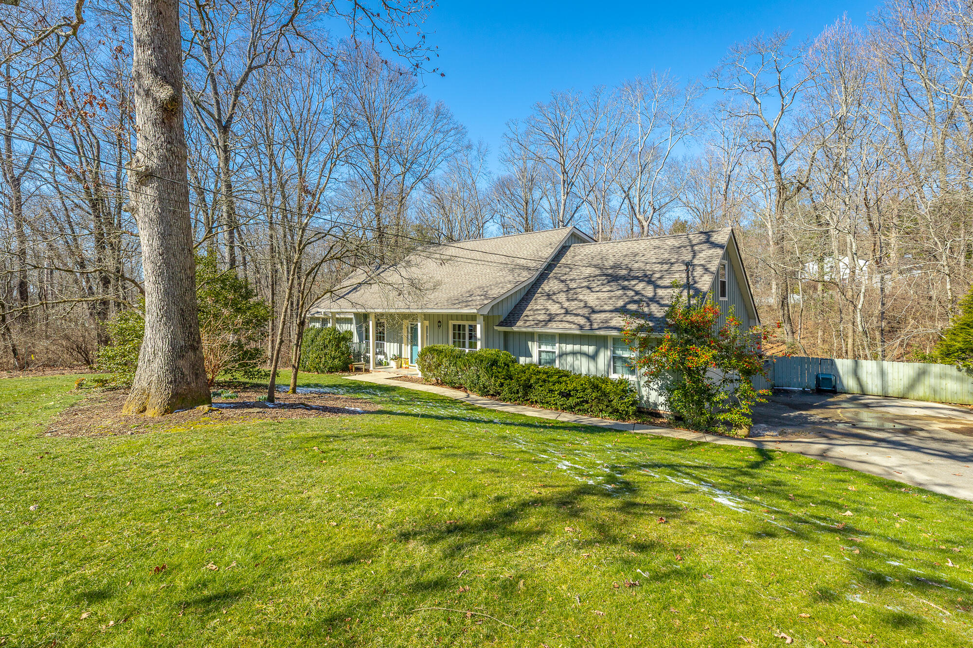 215 Stratford Way