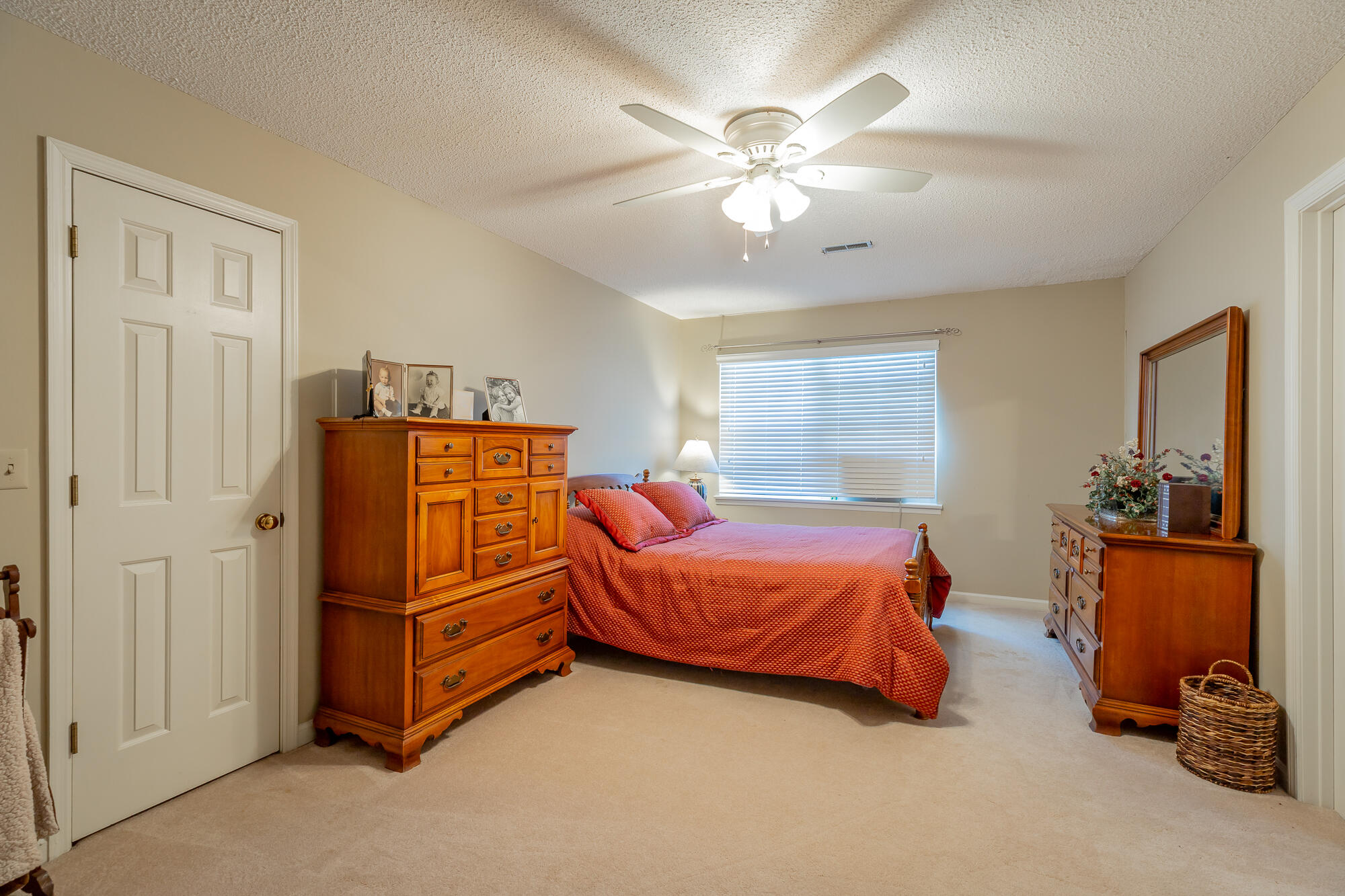 215 Stratford Way