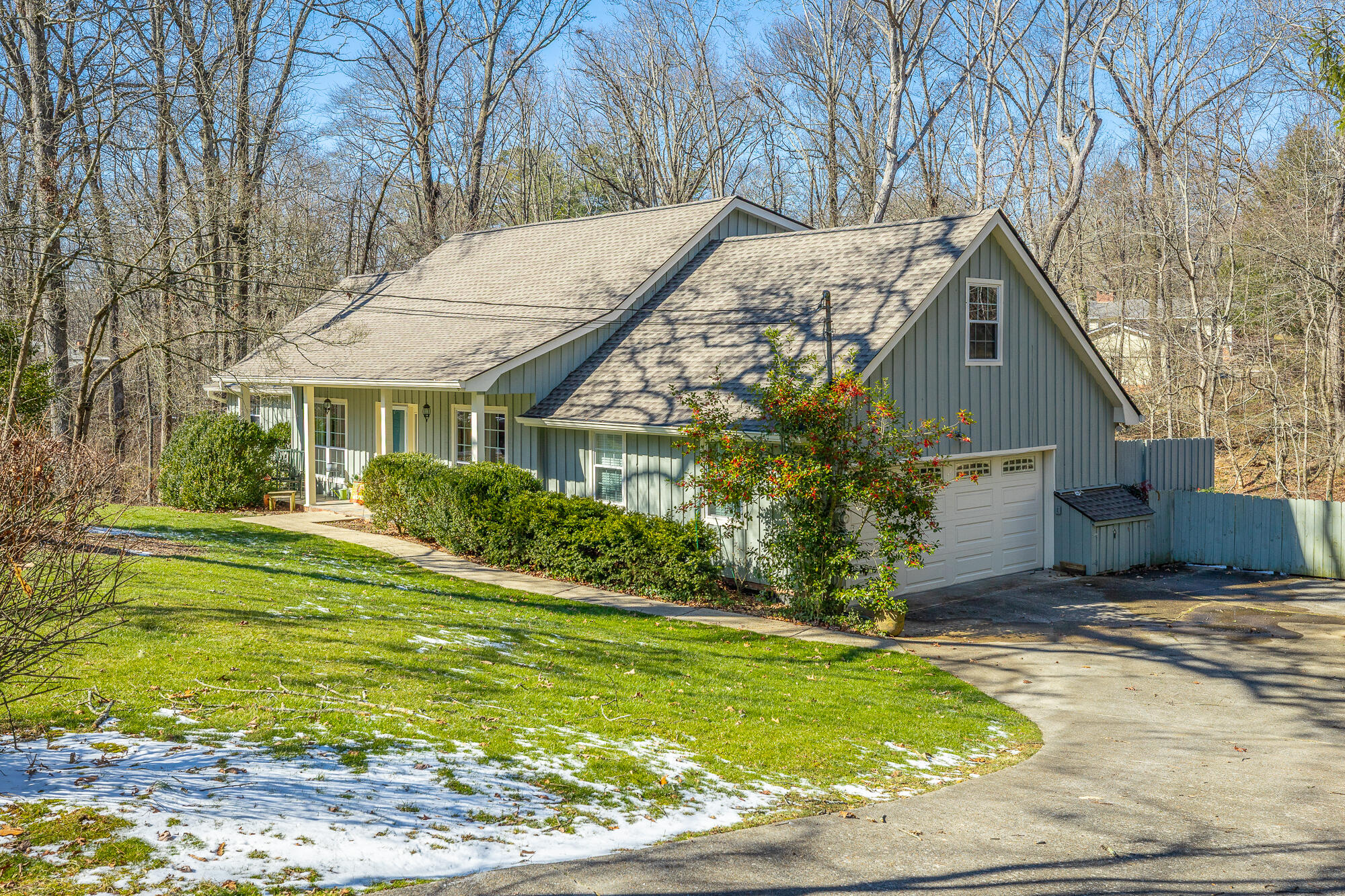 215 Stratford Way