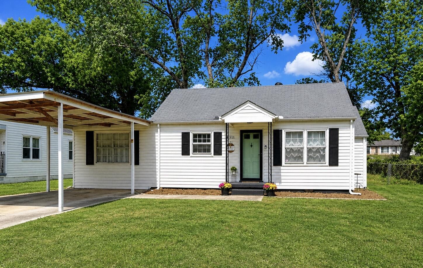 4911 Carolyn Lane