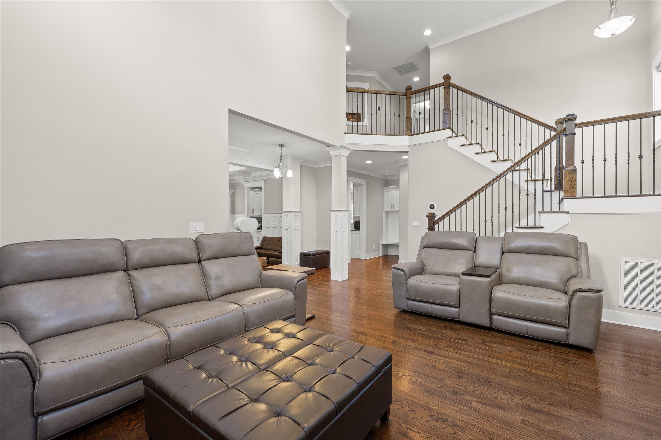 200 W Peak Street