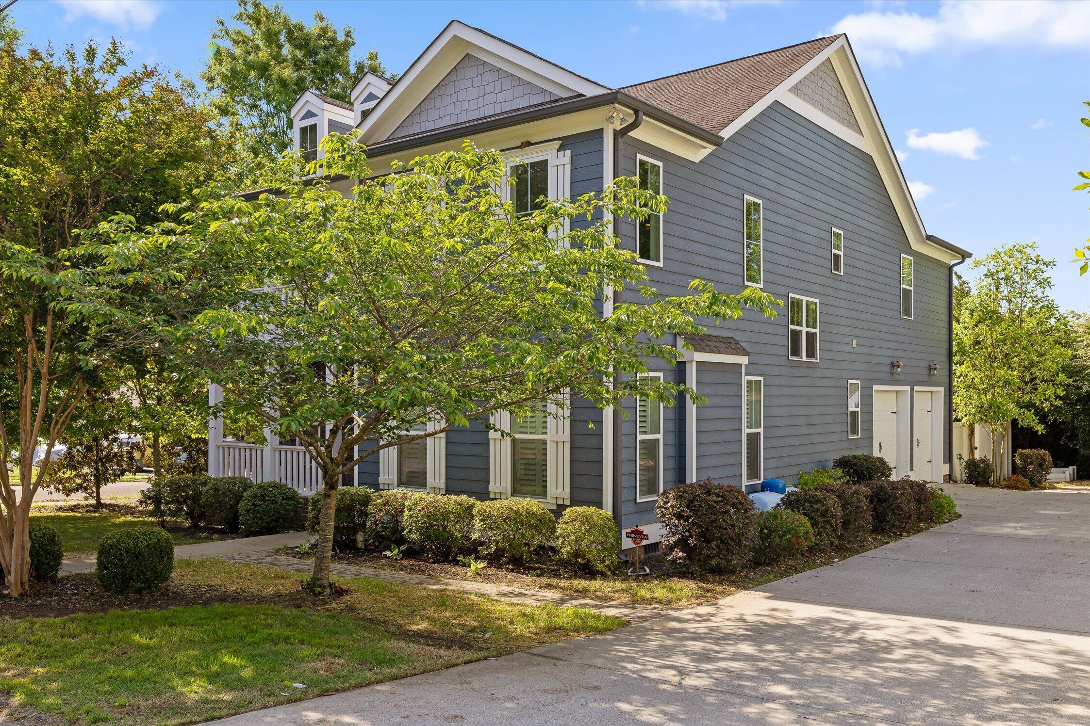 200 W Peak Street