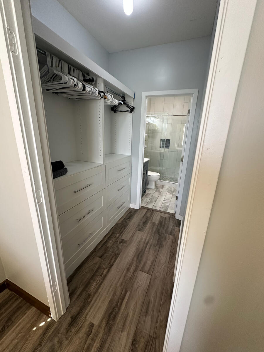 1609 Long Street, 205
