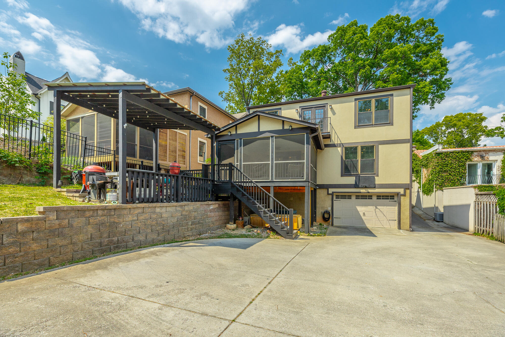 1206 E Dallas Road
