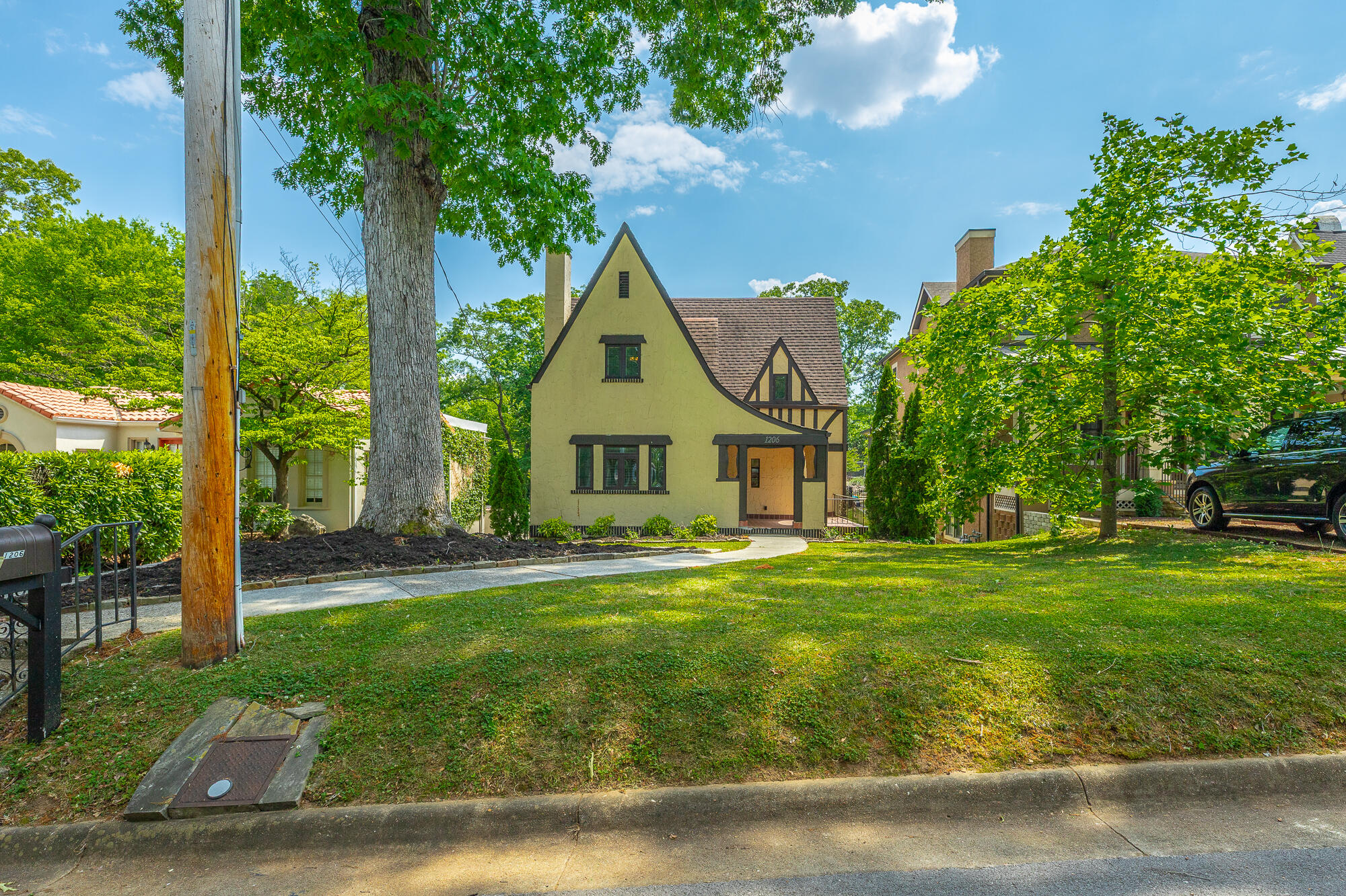 1206 E Dallas Road