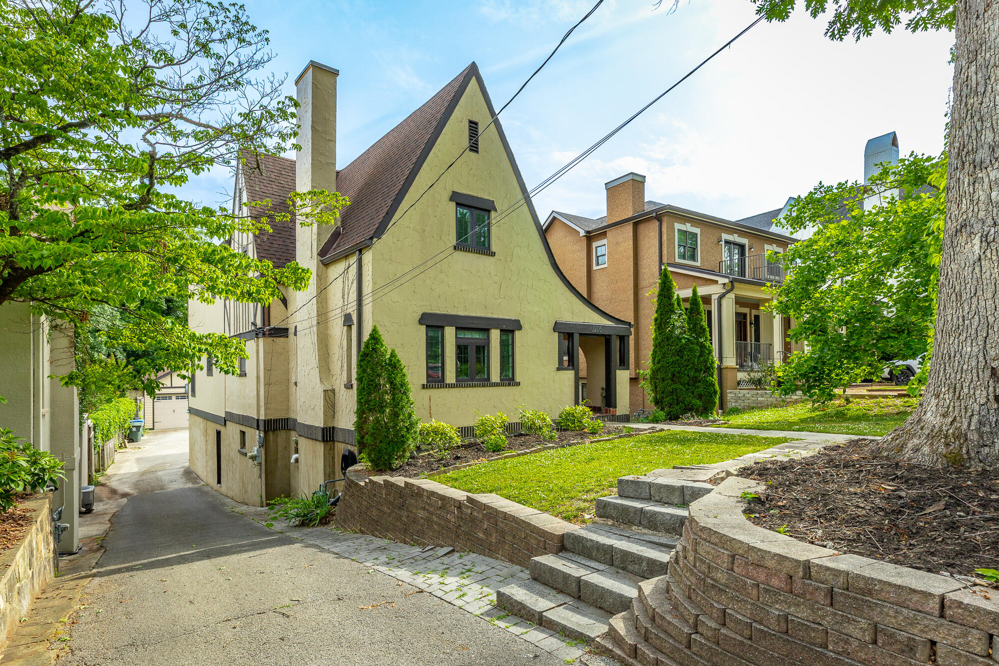 1206 E Dallas Road