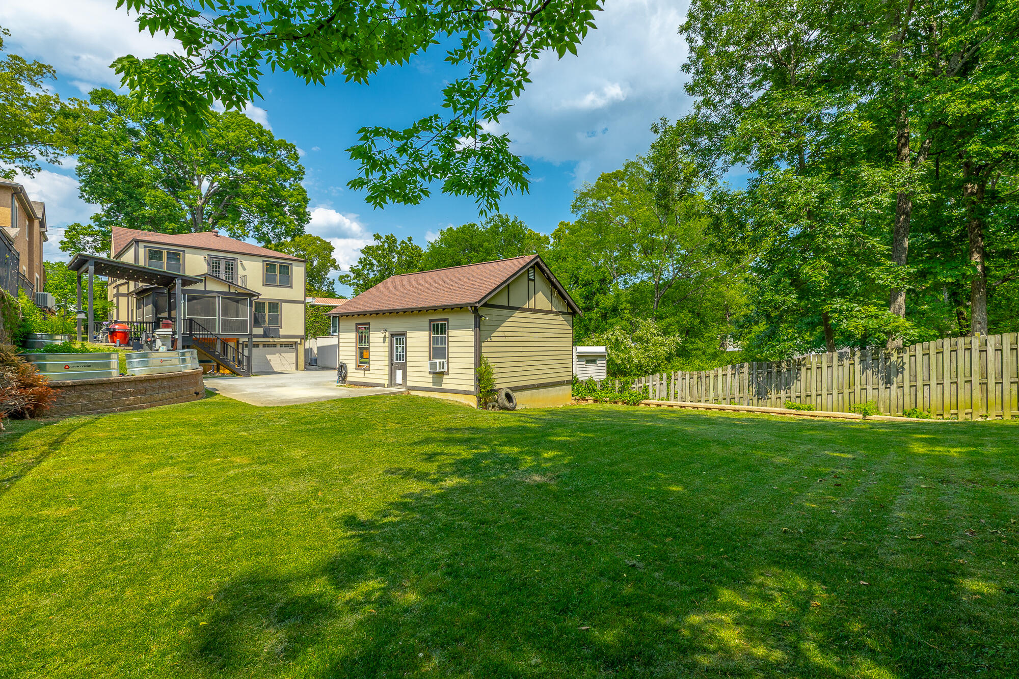 1206 E Dallas Road
