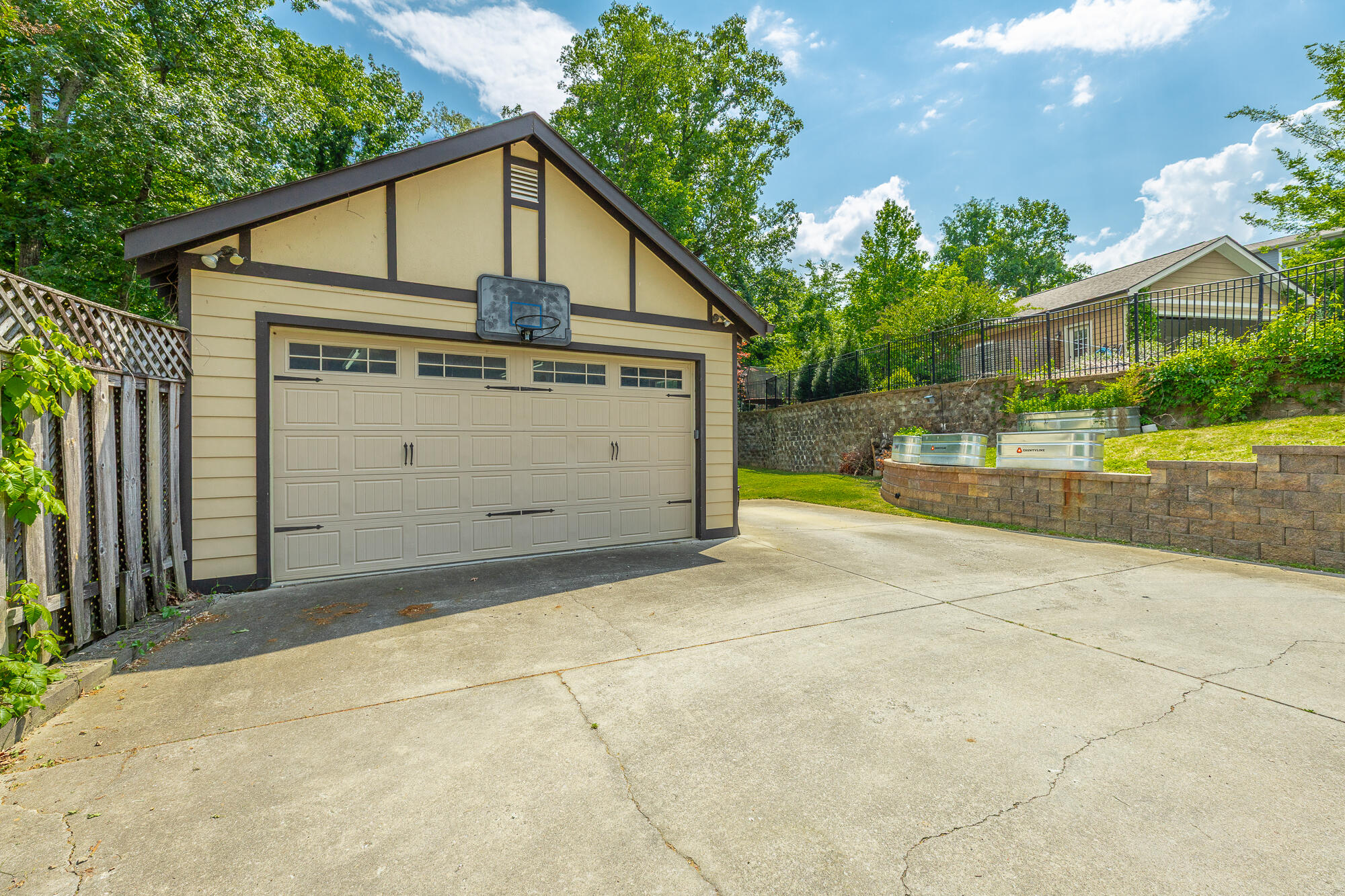 1206 E Dallas Road