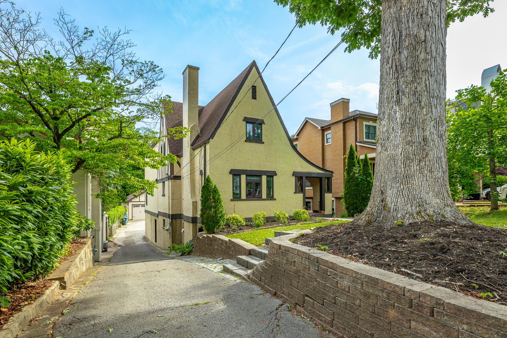 1206 E Dallas Road