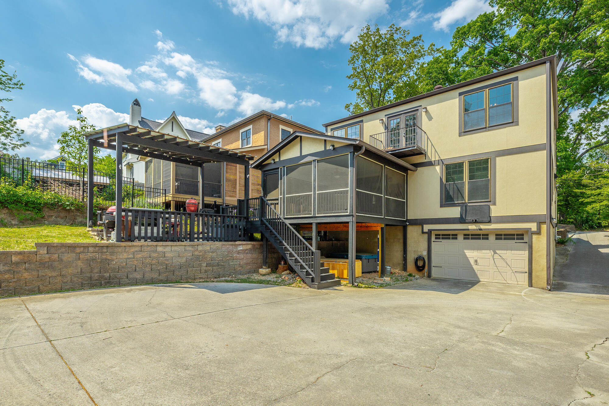 1206 E Dallas Road