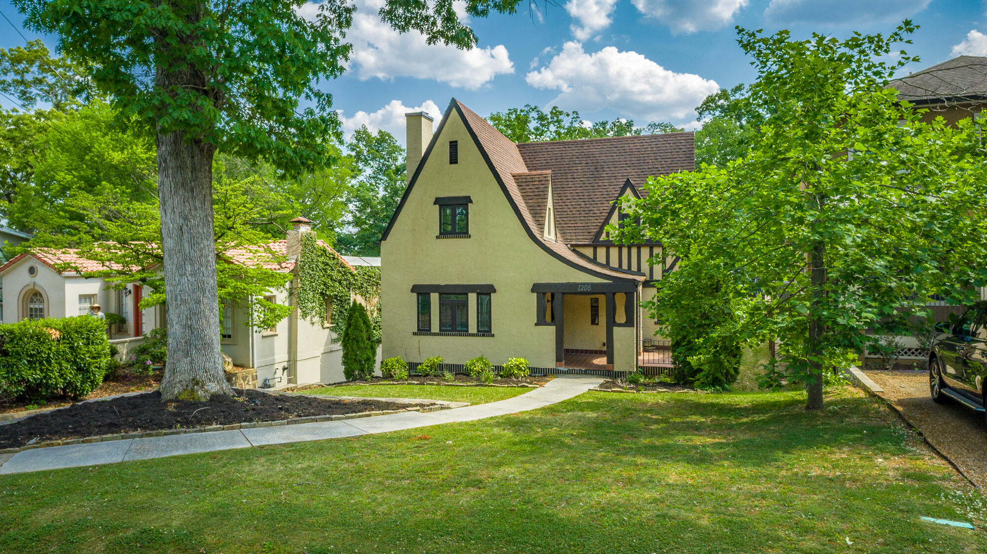 1206 E Dallas Road