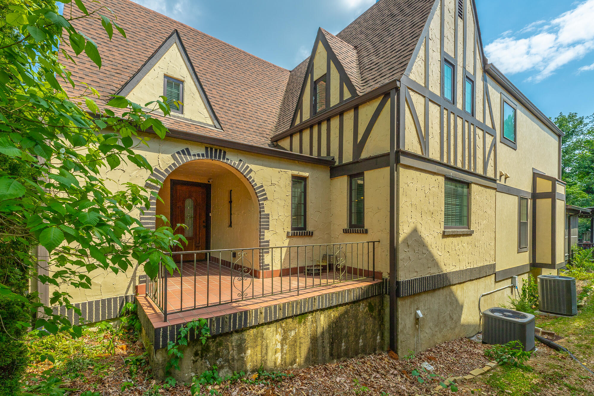 1206 E Dallas Road