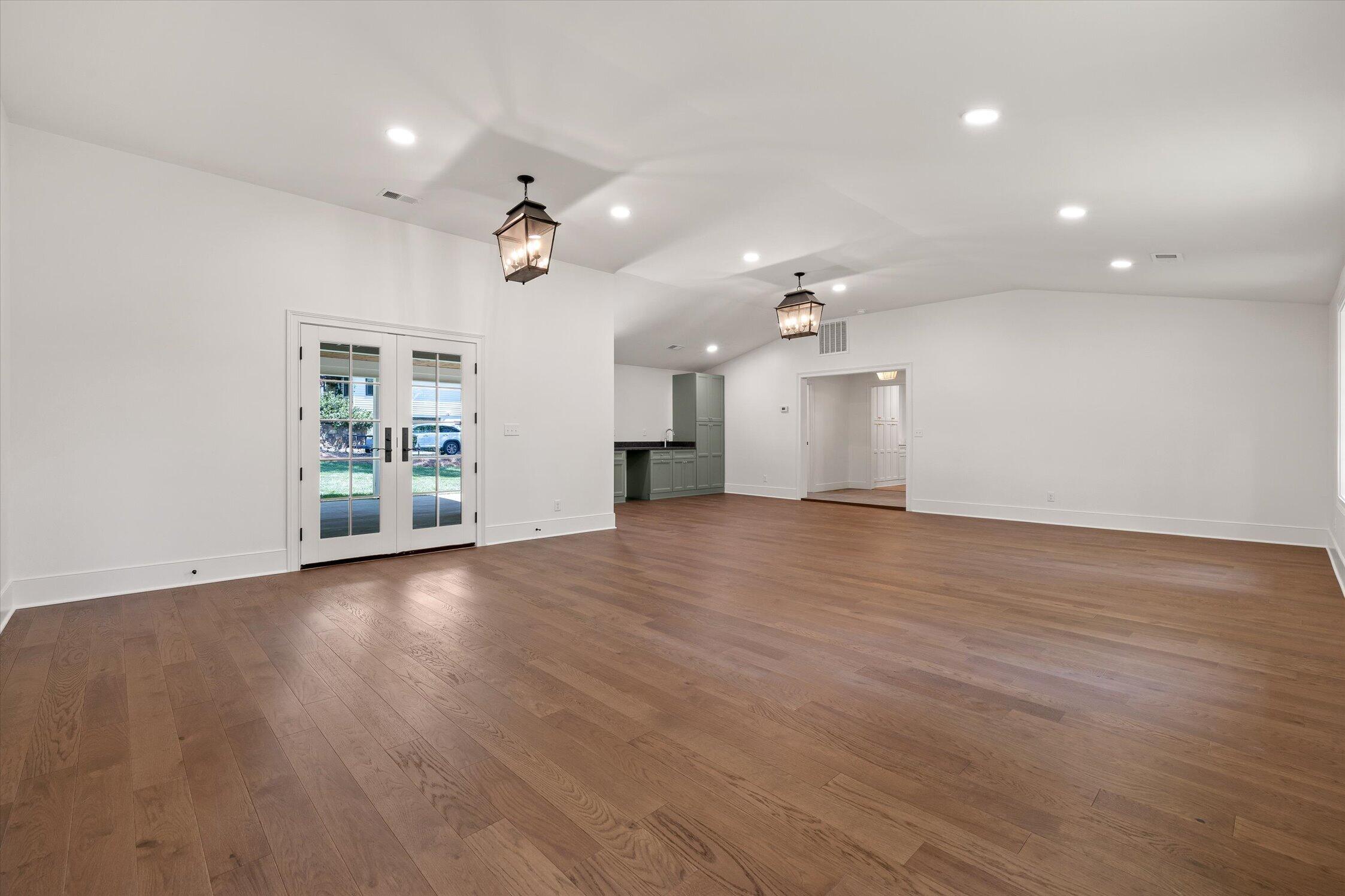 1206 Peter Pan Road