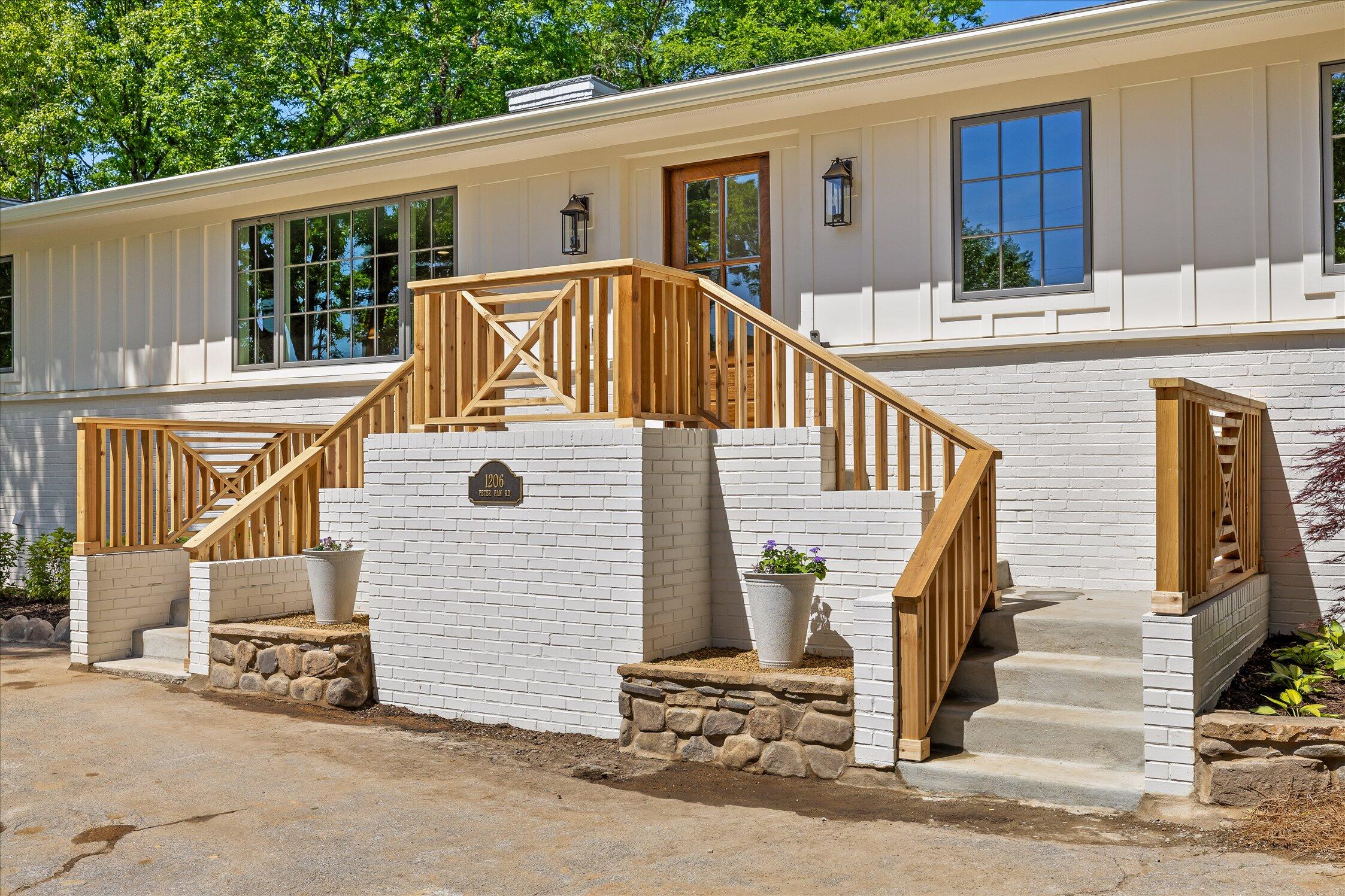1206 Peter Pan Road