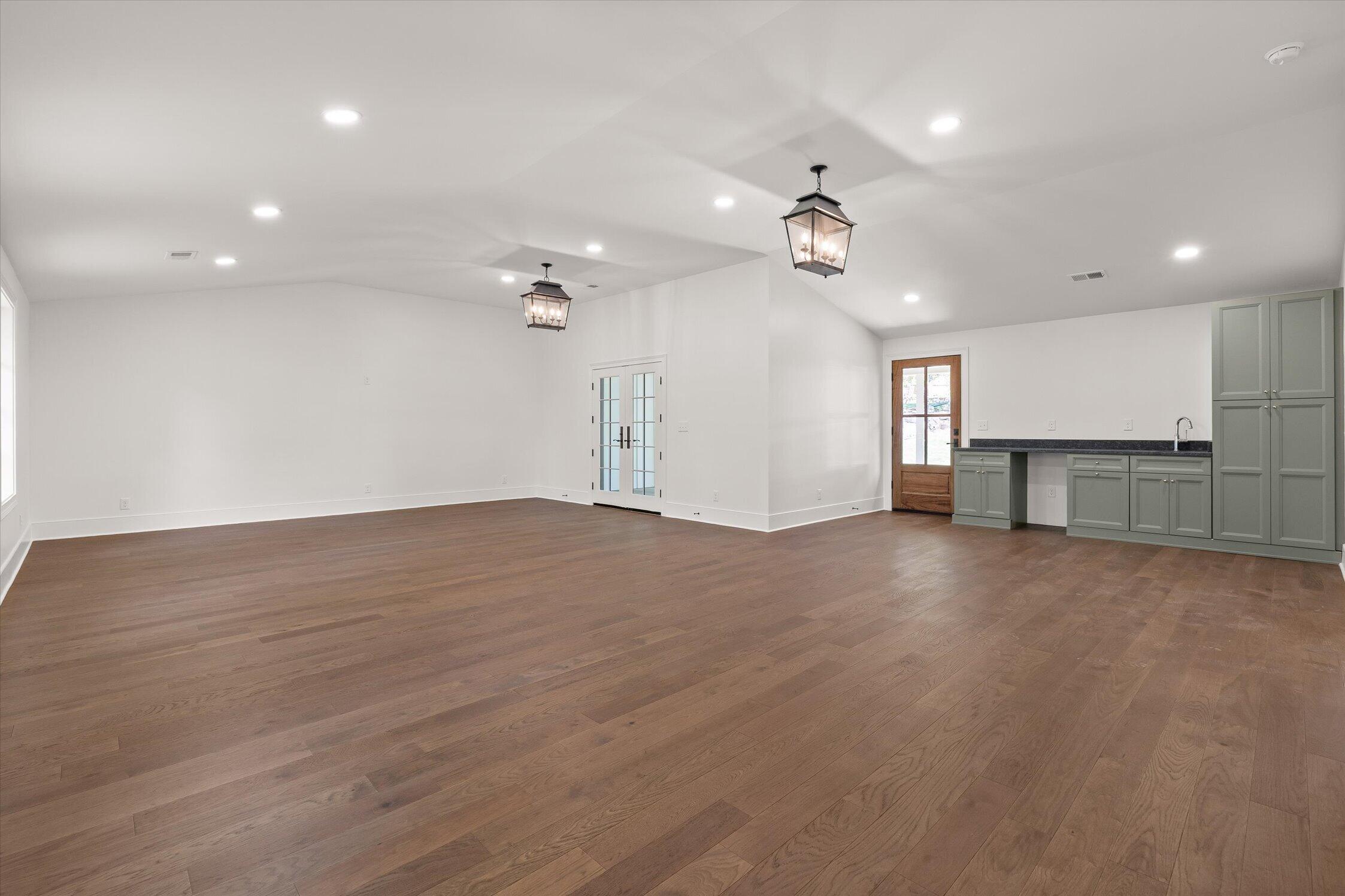 1206 Peter Pan Road
