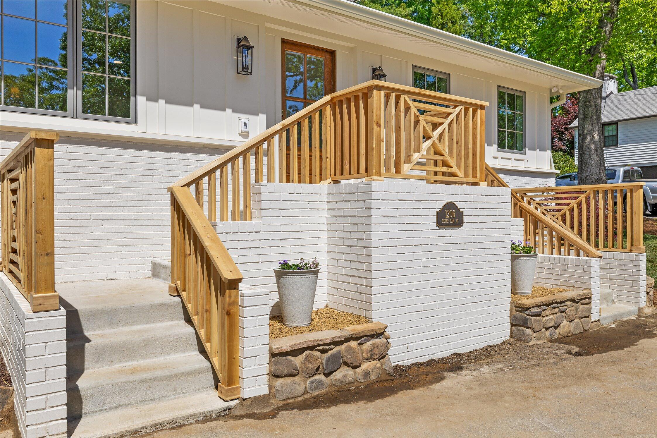 1206 Peter Pan Road
